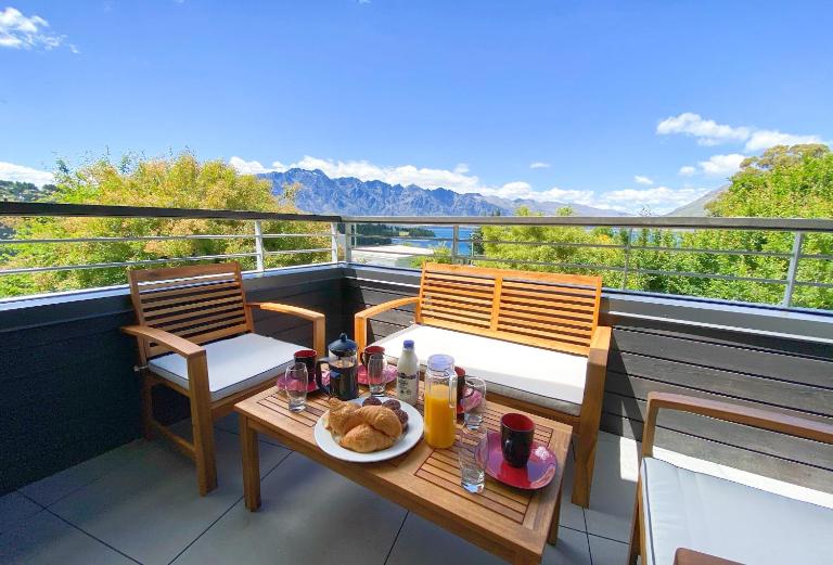 Tekau - Modern holiday apartment with lakeview - B&B Queenstown