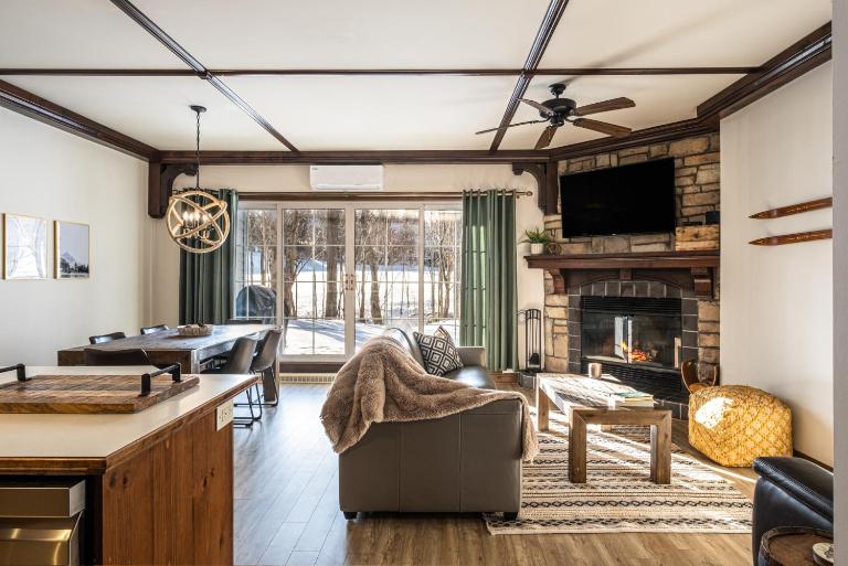 Le Sous-Bois (Les Manoirs) Mont-Tremblant - B&B Mont-Tremblant