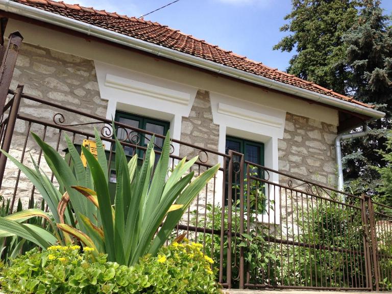 Cziróka Vendégház - B&B Tolcsva