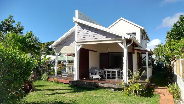 cocon caraibe 350m plage du club méditerranée - B&B Sainte-Anne
