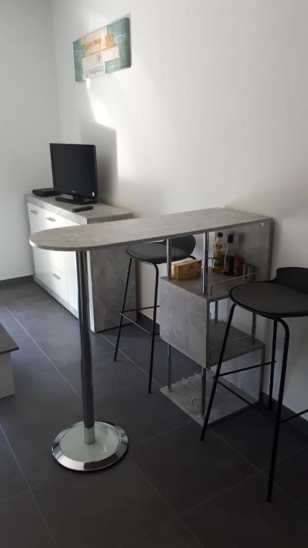 charmant studio dans résidence neuve et calme - B&B Corte
