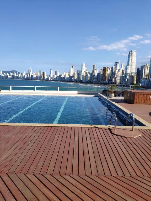 Flat Prédio Frente MAR Garagem Piscina Academia Portaria 24 h - Chambres d'hôtes Balneário Camboriú