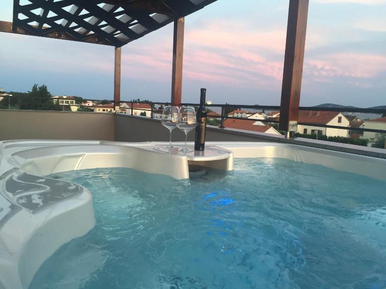 Apartment 3 with the private jacuzzi - Chambres d'hôtes Turanj