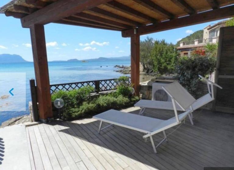 APARTMENT PIED DANS L'EAU - B&B Golfo Aranci