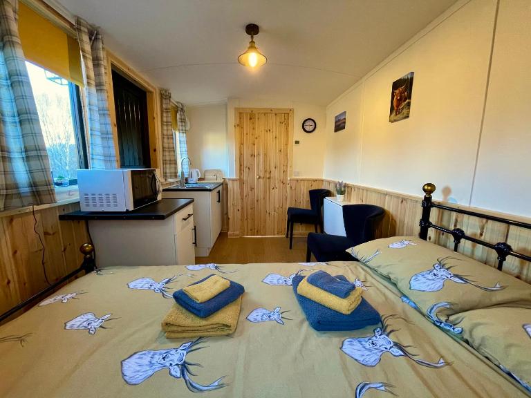 Per Ardua Shepherds Hut - Bed and Breakfast Fort William