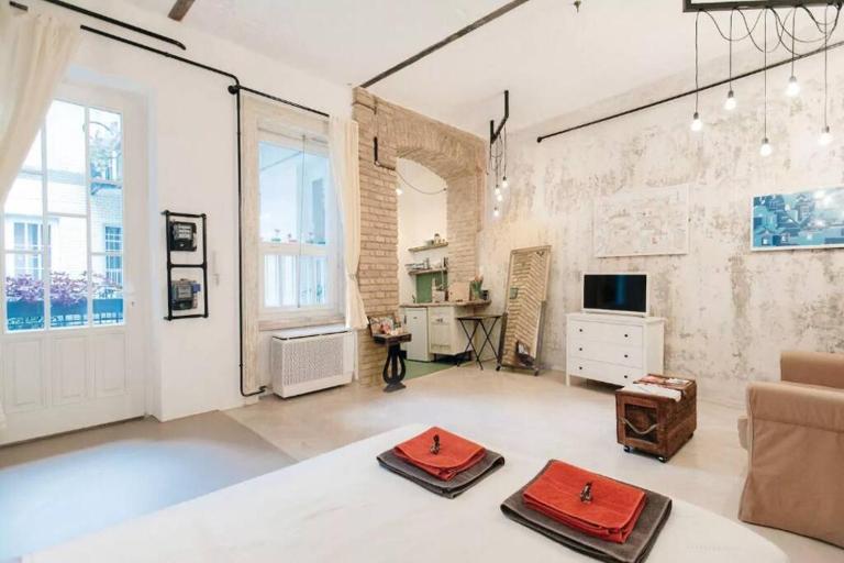 Little Corner at the Historic Jewish District with AC - B&B Budapest