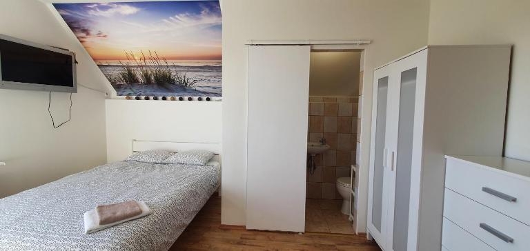 Komodor - OZONOWANE pokoje gościnne - B&B Ustronie Morskie