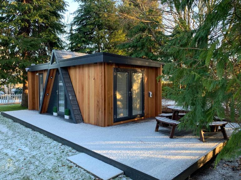 Royal Snug & Wee Snug Cabins - B&B Kincardine O’Neil