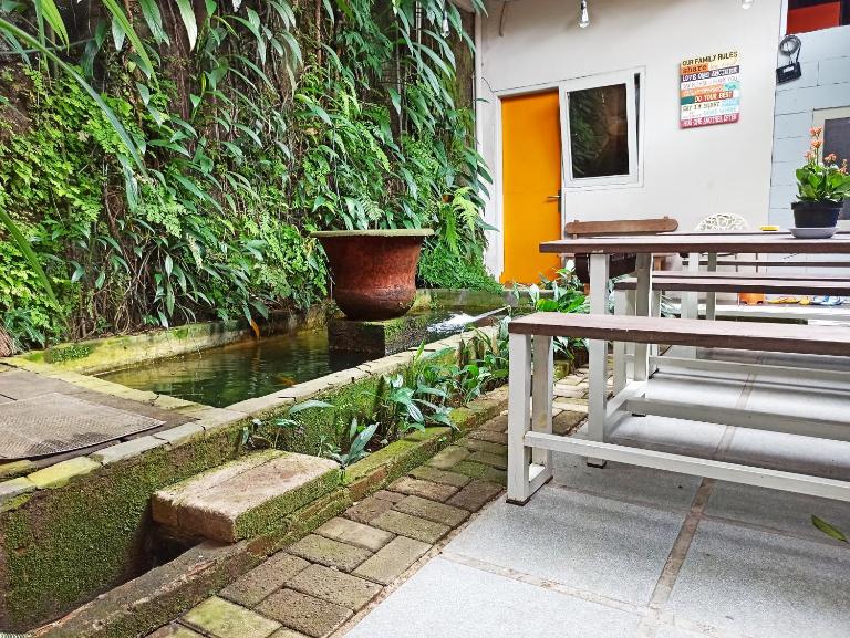 Jeng Tini Guest House - B&B Bogor