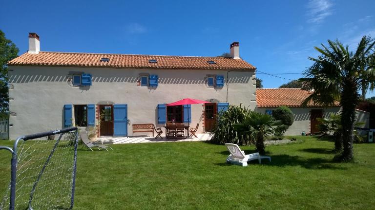 Corps de ferme spacieux avec grand jardin, 10 personnes - B&B L'Aiguillon-sur-Vie