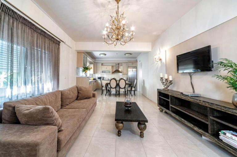 Ioannas Luxury Apartment in Istron - B&B Kalo Chorio