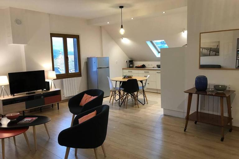 LE COTEAU - centre ville, jardin & parking! - Ferienwohnung Annecy