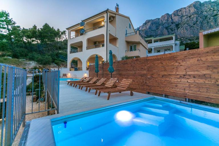 Apartments Fiona - away from city crowds - B&B Makarska