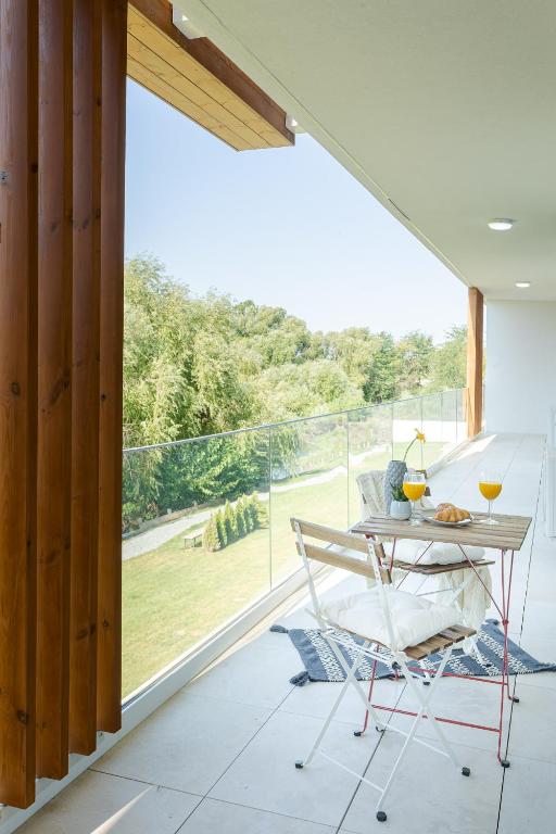 Il Lago - Turquoise - Cozy Luxurious Smart Home by the Lake - Ferienwohnung Voluntari