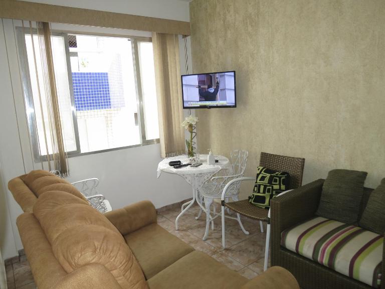 Apto Canto do Forte - Praia Grande - Local Privilegiado - 100 metros da Praia - Internet inclusa - B&B Praia Grande
