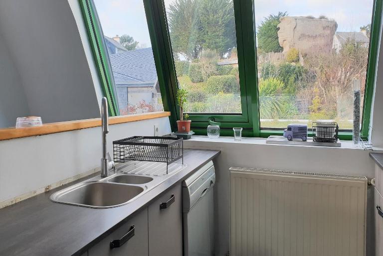 Maison 6 pers, avec jardin clos au centre de Trégastel, à 500m de la plage - Réf 179 - B&B Trégastel