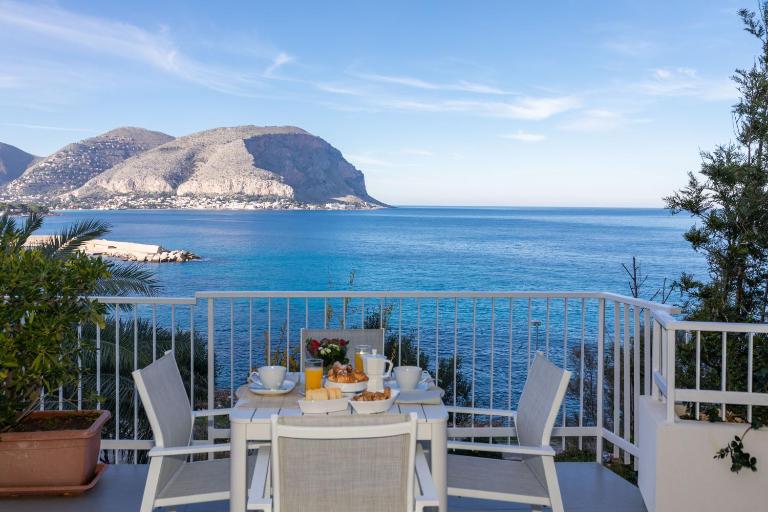 NESOS SUITE by DomuSicily - Chambres d'hôtes Mondello