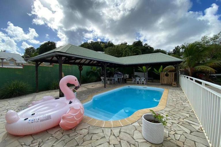 Charmant appartement avec piscine - B&B Le Robert