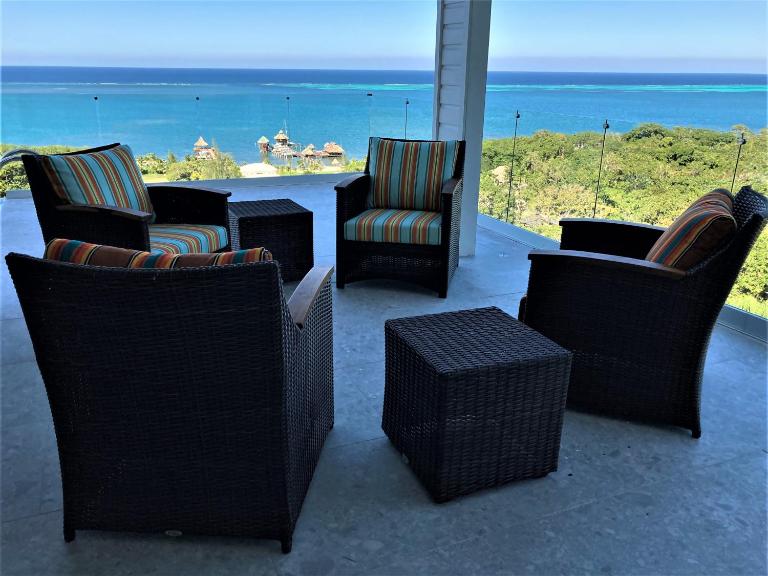 Stunning Turquoise Views From This 2 Bedroom, 2 Bath Home,,, - Bed and Breakfast French Harbor