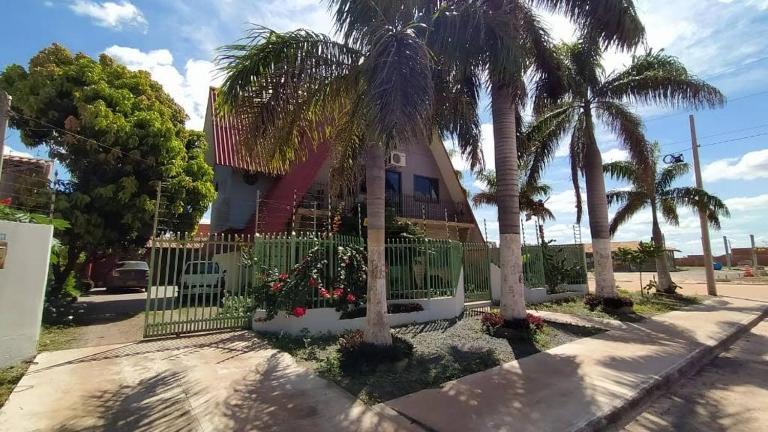 Segundo andar de chalé suiço - B&B Luis Eduardo Magalhães