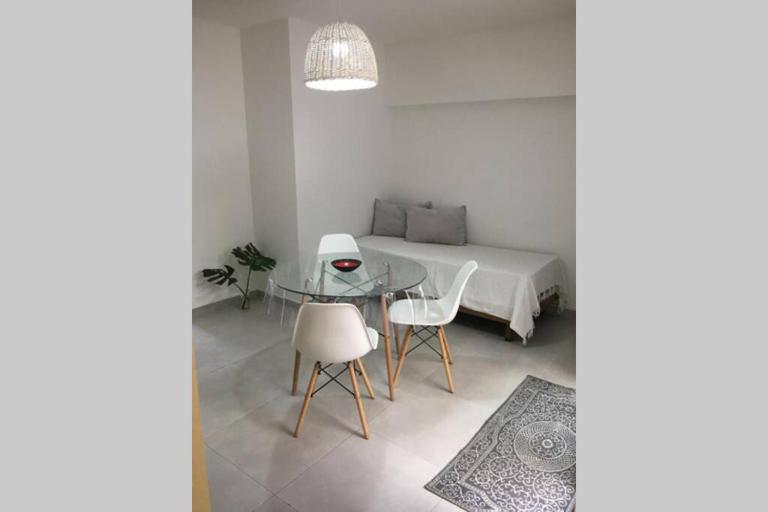 Hermoso NUEVO con PISCINA, Balcón y Patio - Chambres d'hôtes Rosario