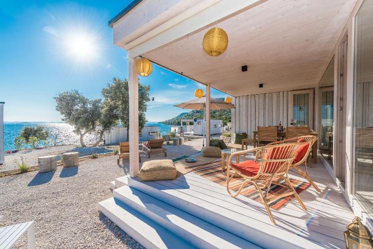 BUQEZ Eco Resort - beachfront 20 & House 42 - Bed and Breakfast Drage
