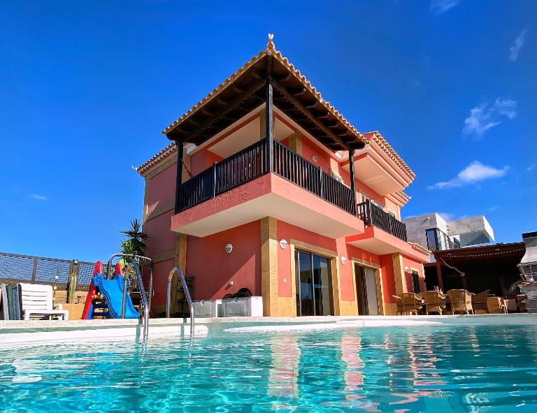 Luxury 5 star Villa Violetta with amazing sea view, jacuzzi and heated pool - B&B San Agustin