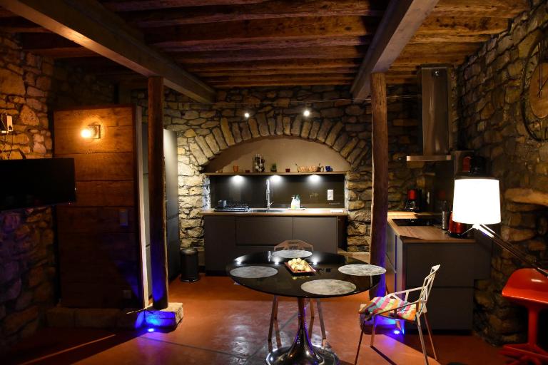 Caveau Contemporain KV'O37 - Bed and Breakfast Arbois