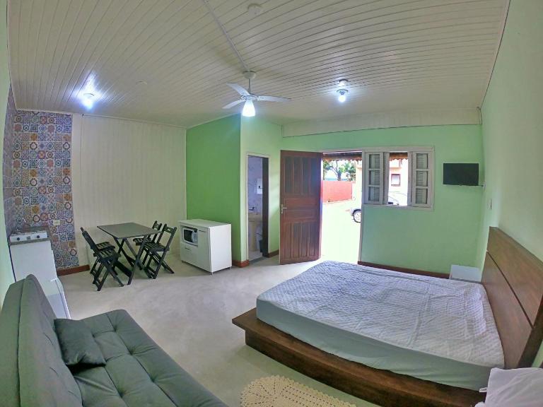 Kitnet Com Ar, em frente a Praia de Boracéia - B&B São Sebastião