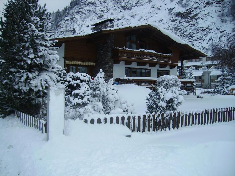 Gästehaus Waltraud - B&B Längenfeld