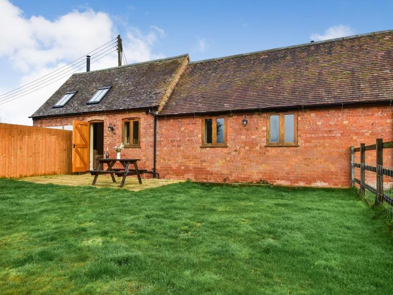 Combine Shed - B&B Bidford-on-Avon