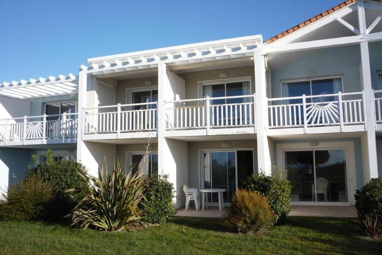 T2 Résidence avec piscine chauffée de mai à sept - B&B Saint-Jean-d'Orbetiers
