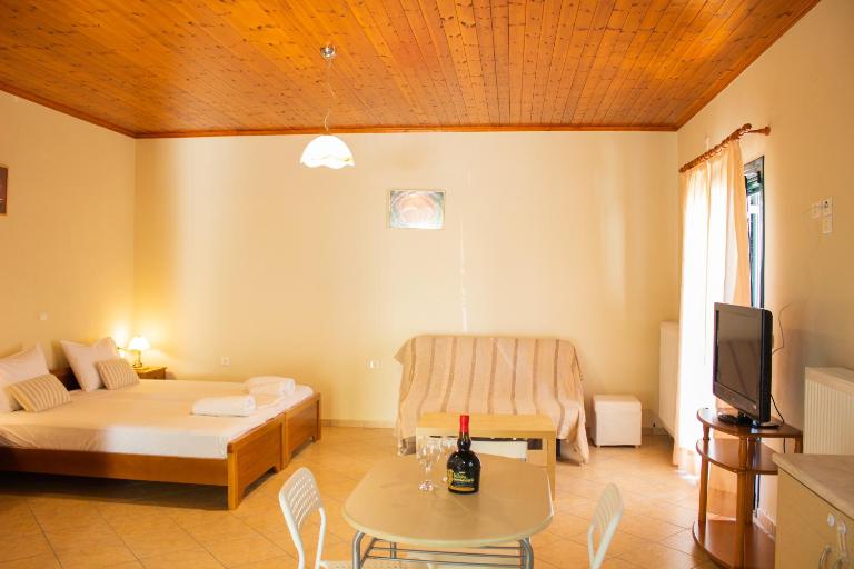Nanos Studios - B&B Párga