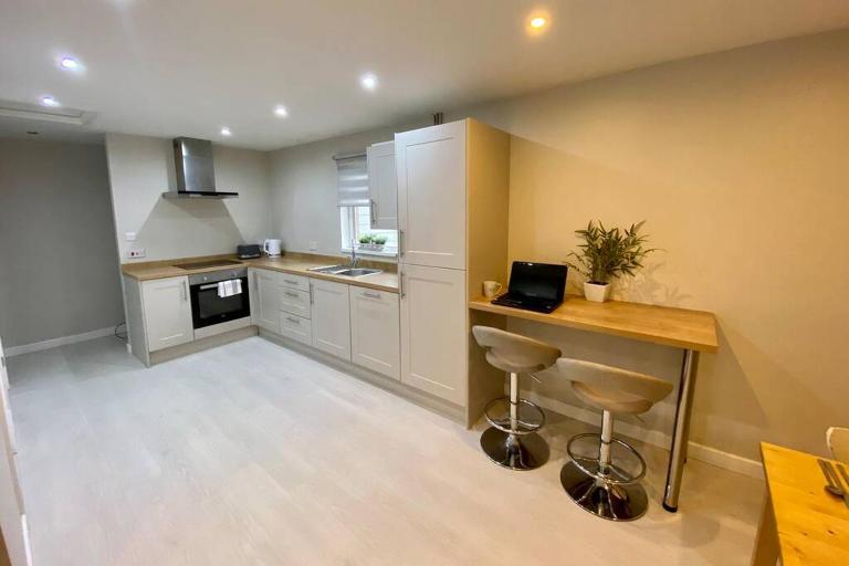 Modern and spacious open plan bungalow - Bed and Breakfast Felixstowe
