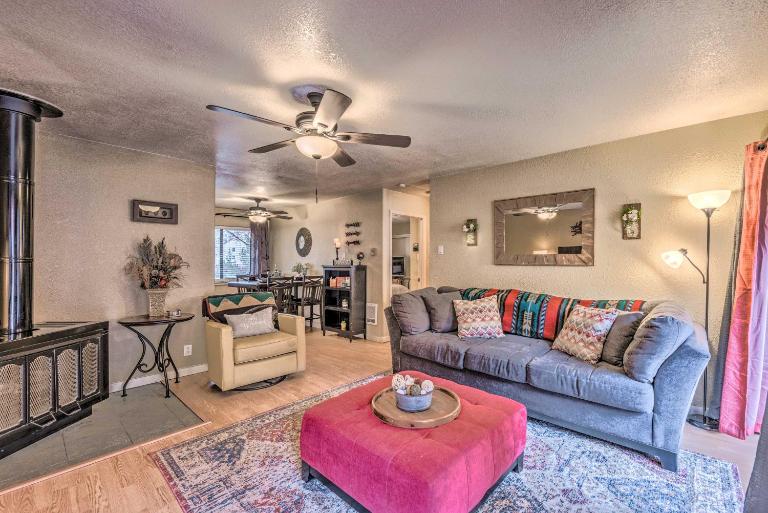 Pet-Friendly Condo - 2 Mi to Ruidoso Downs! - Chambres d'hôtes Ruidoso