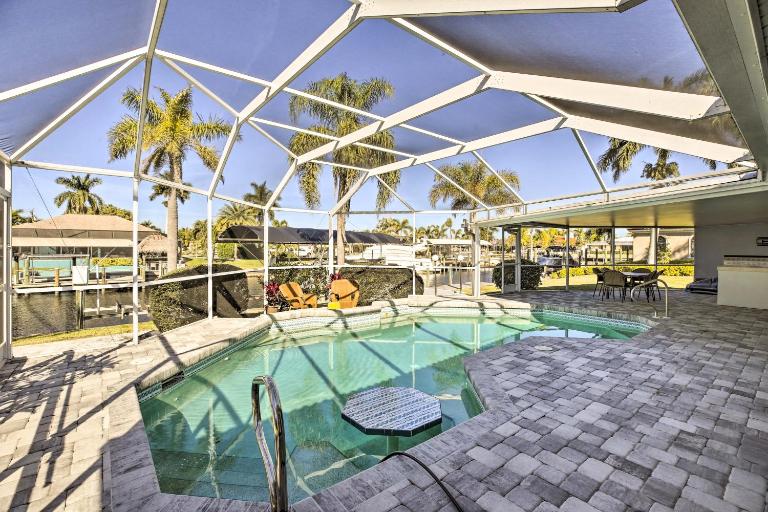 Canalfront Cape Coral Home with Dock & BBQ! - B&B Cape Coral
