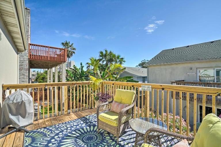 Coastal Condo w/ Pool in South Padre Island! - B&B South Padre Island