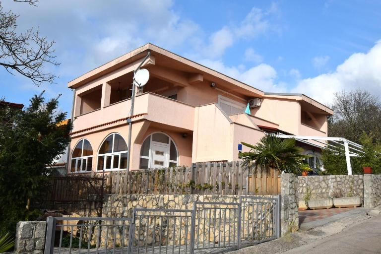 Apartment Luis - B&B Pinezići