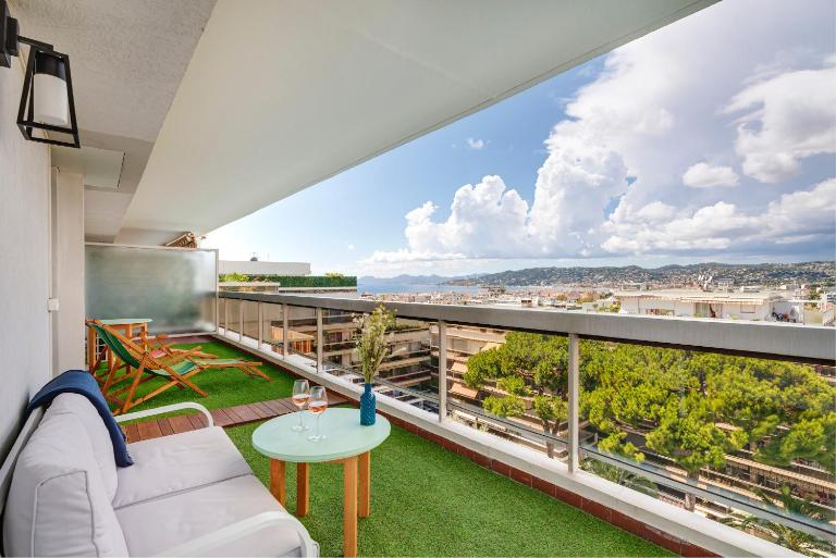 Coup de coeur! Vue mer! Terrasse dangle! - B&B Antibes