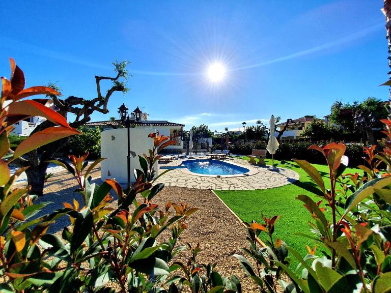 New holiday house "Casa miAlina" with private pool, 300m to beach - B&B Cambrils