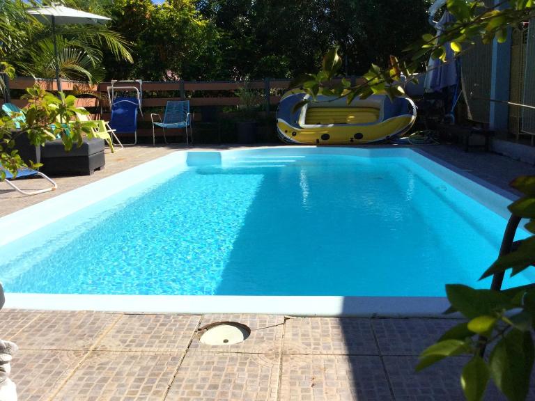 Villa chaleureuse près de Le Tampon avec piscine partagée - B&B Le Tampon
