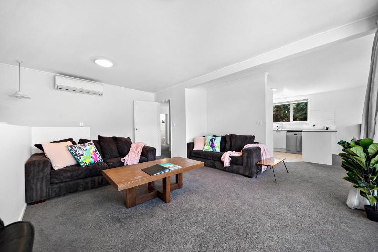 Lovely marina views and sunny balcony - Bed and Breakfast Queenstown