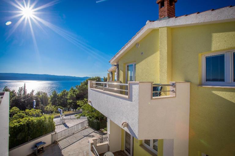 Apartments Emil - Bed and Breakfast Lokva Rogoznica