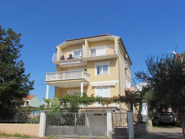 Holiday house Damir - B&B Sv. Filipi i Jakov