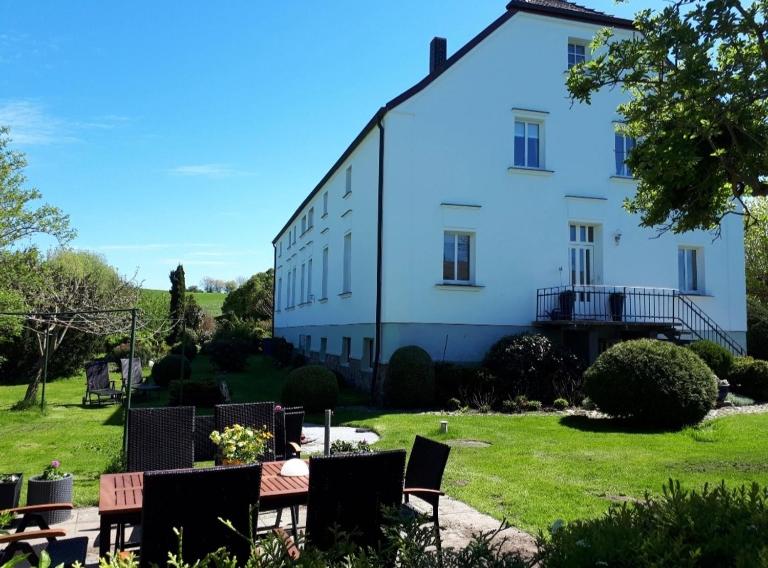 Altes Bauernhaus im Grünen - B&B Steffenshagen