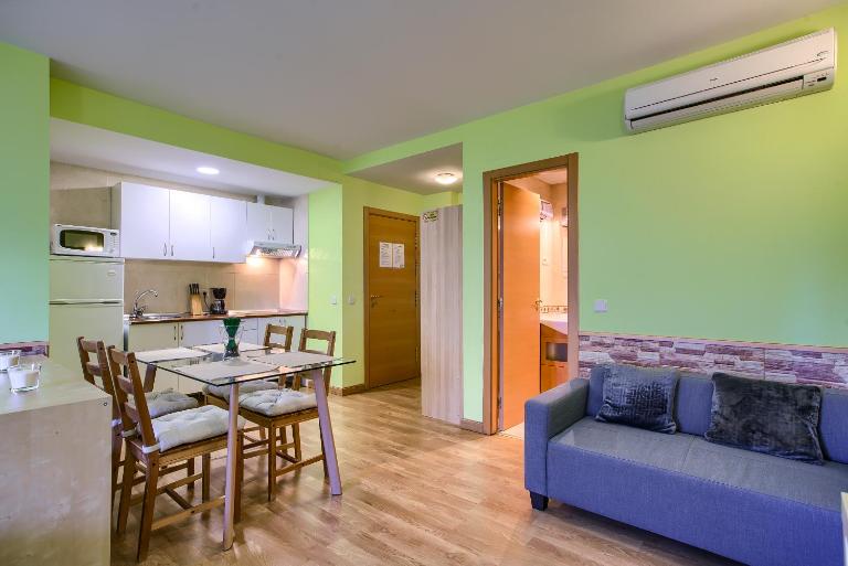 Apartamentos Barajas - B&B Madrid