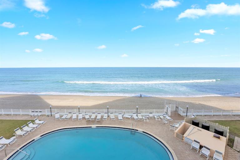 Paradise Beach Club - Oceanfront and Penthouse - B&B Satellite Beach