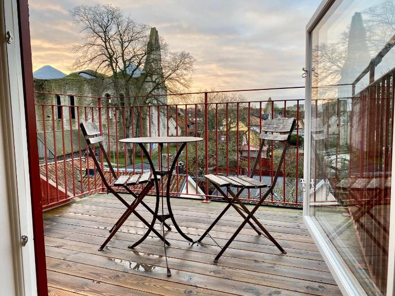 Sköna Hönor Apartments - B&B Visby