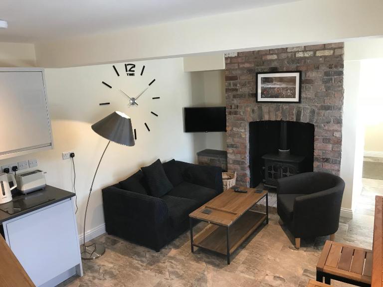 Bettws Hall Accommodation - B&B Newtown