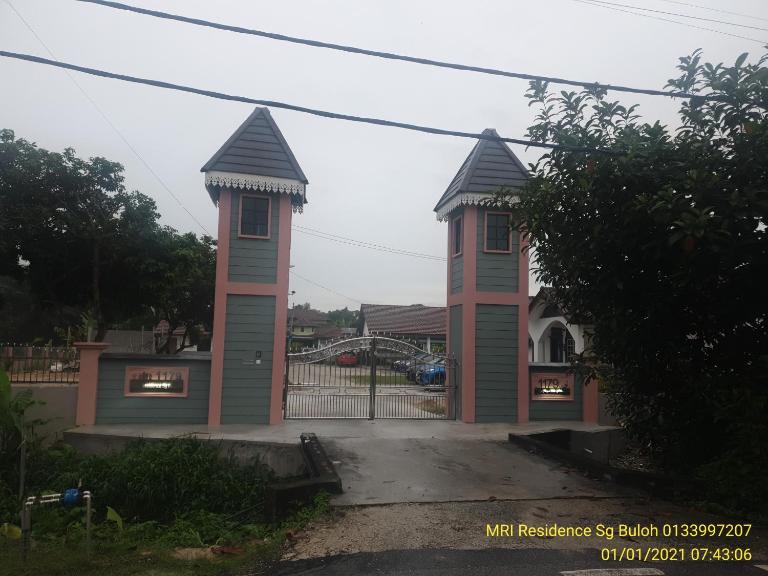 MRI Residence - Homestay in Sg Buloh with Swimming Pool - No Pork&Alcohol Allowed - B&B Bandar Puncak Alam